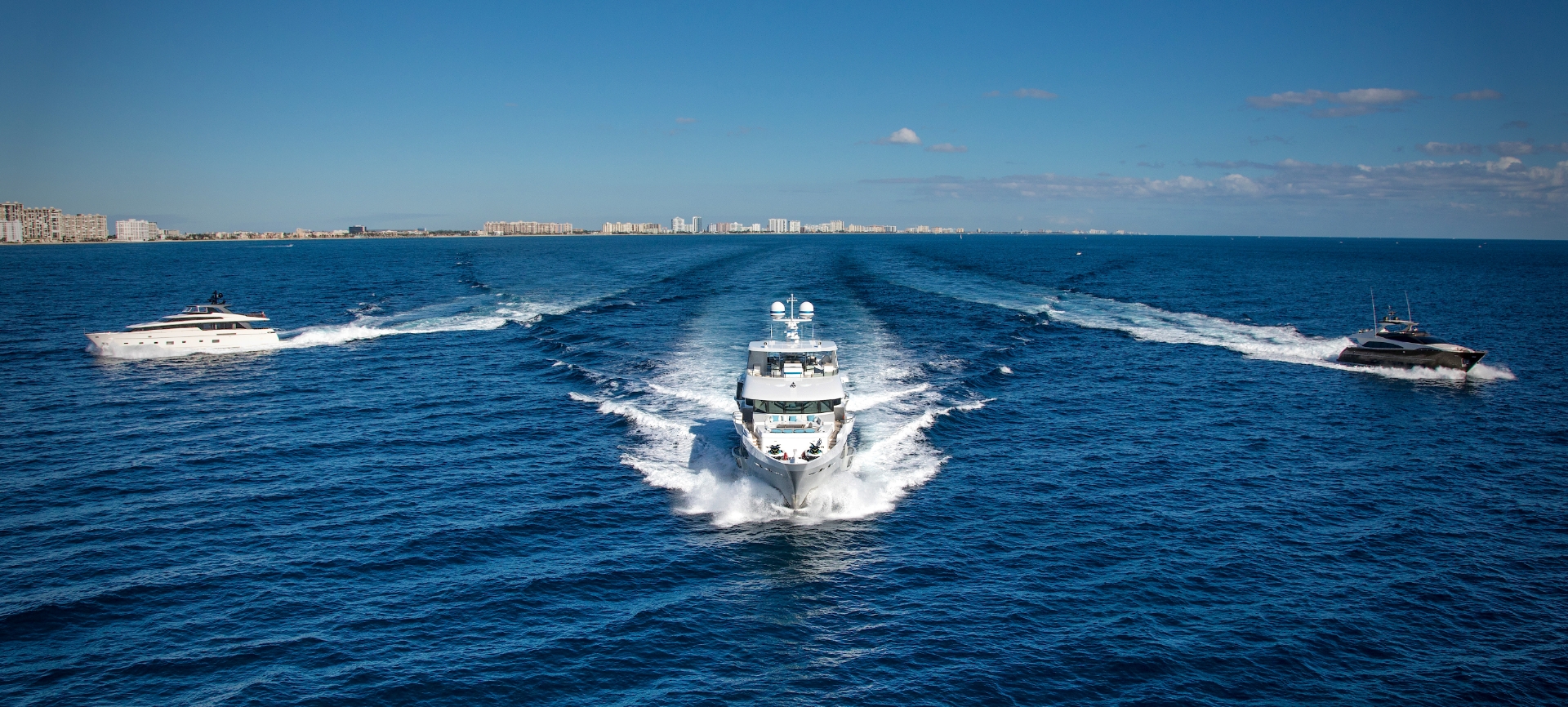 Hatteras redesigns their 80′ motoryacht model