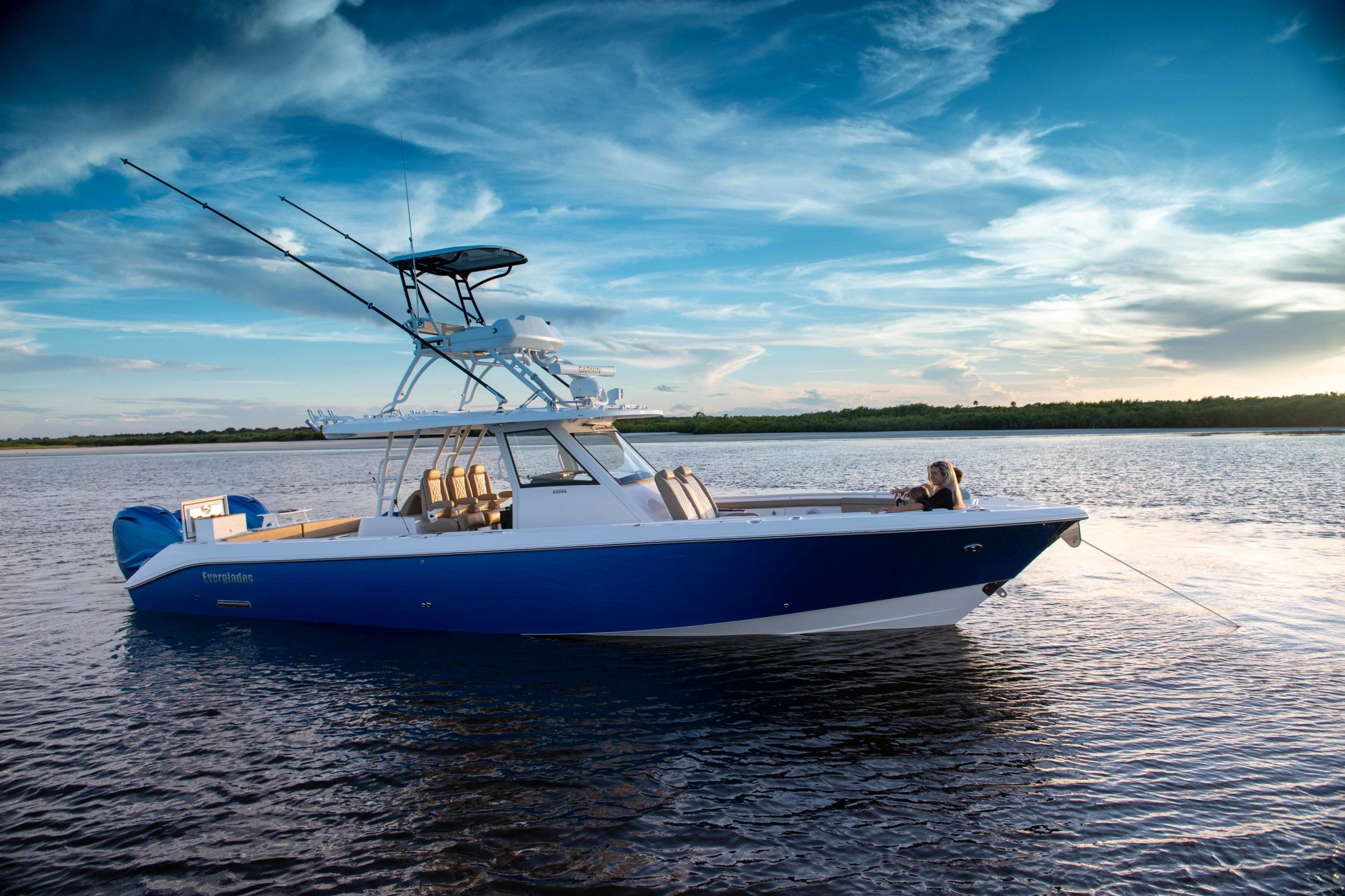 Everglades Boats Full Screen Picture