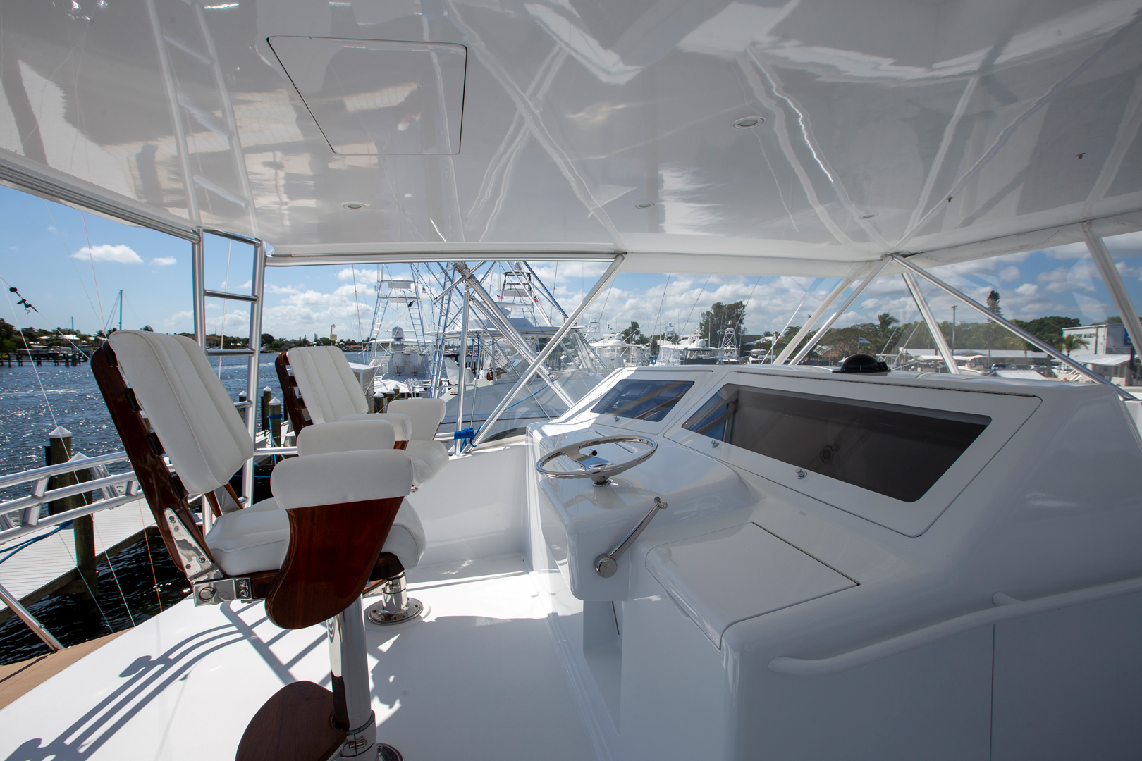 65' VIKING 2003- flybridge